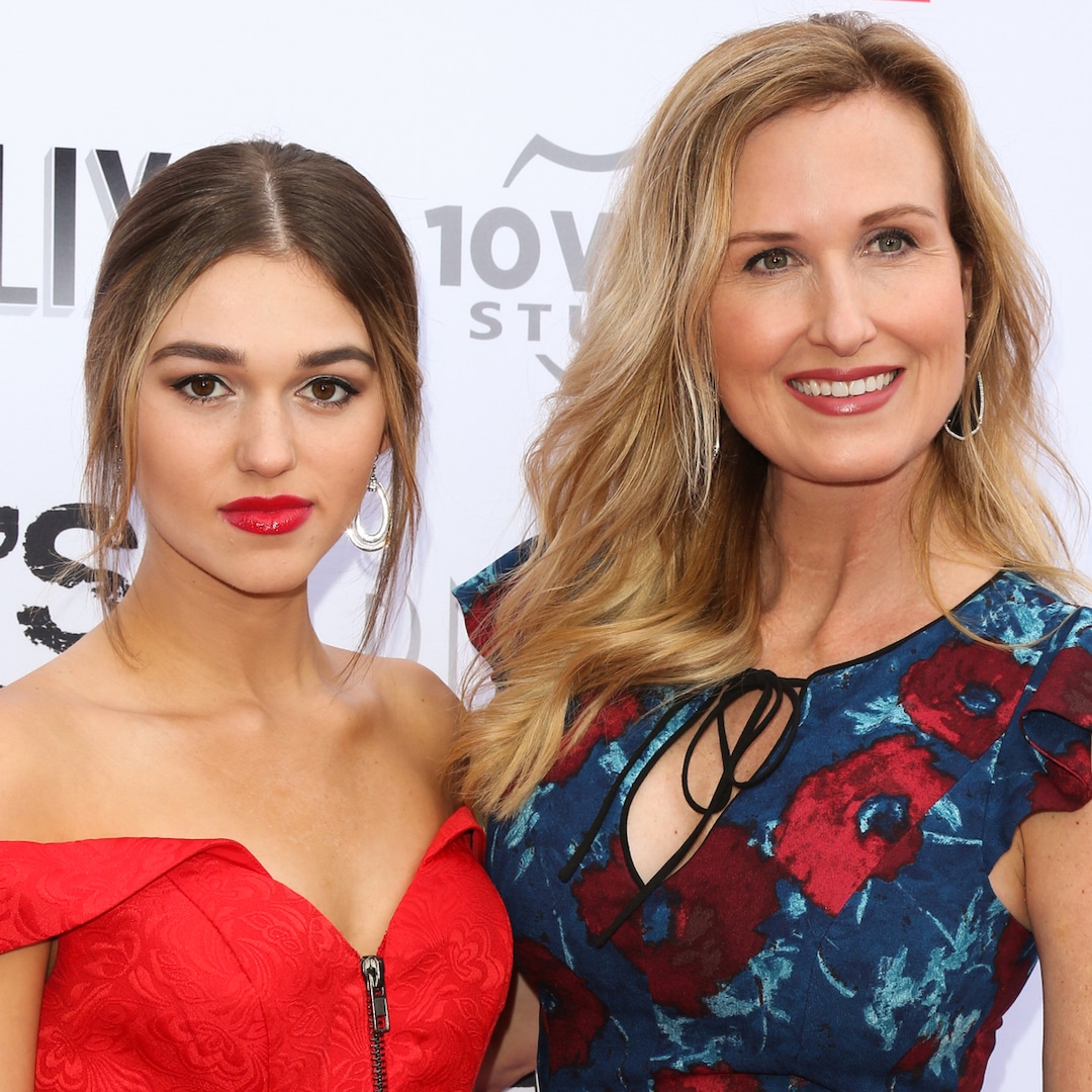 The place Duck Dynasty’s Sadie and Korie Robertson Stand With Phil’s Secret Daughter – E! On-line